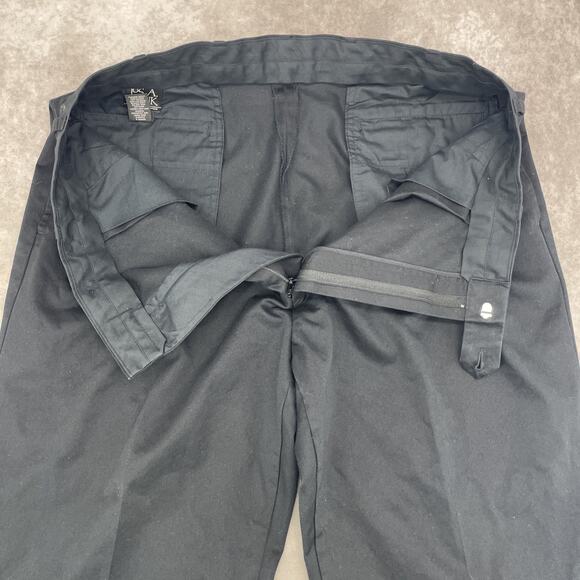 Jos A Bank Travelers Coll Fits Men 37 x 28.5 Black Chinos Pleated Cuffed Preppy - Picture 4 of 7